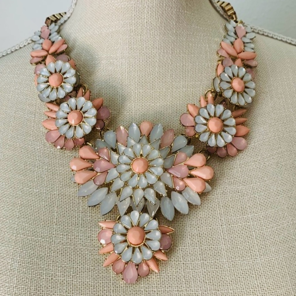 NWOT Charming Charlie Pastel Floral Necklace